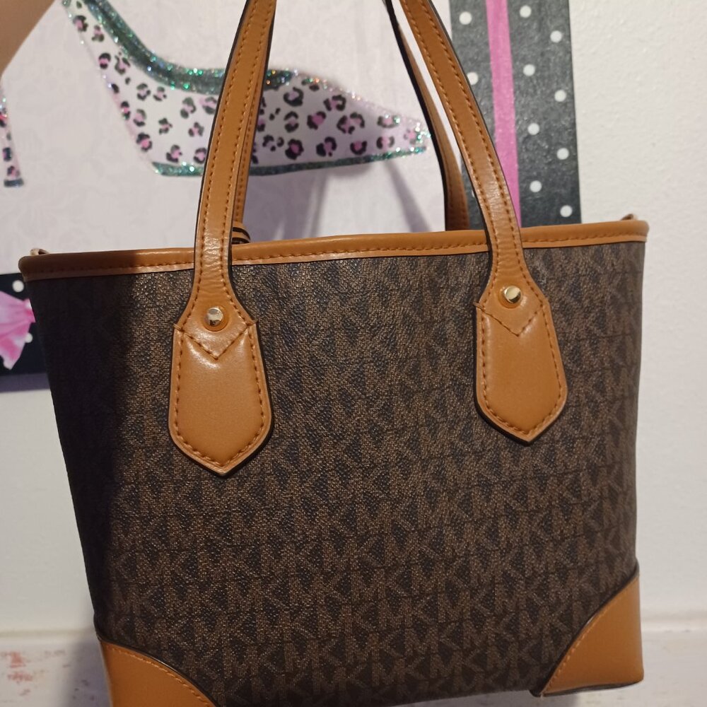 Purse - Picture 2 of 7
